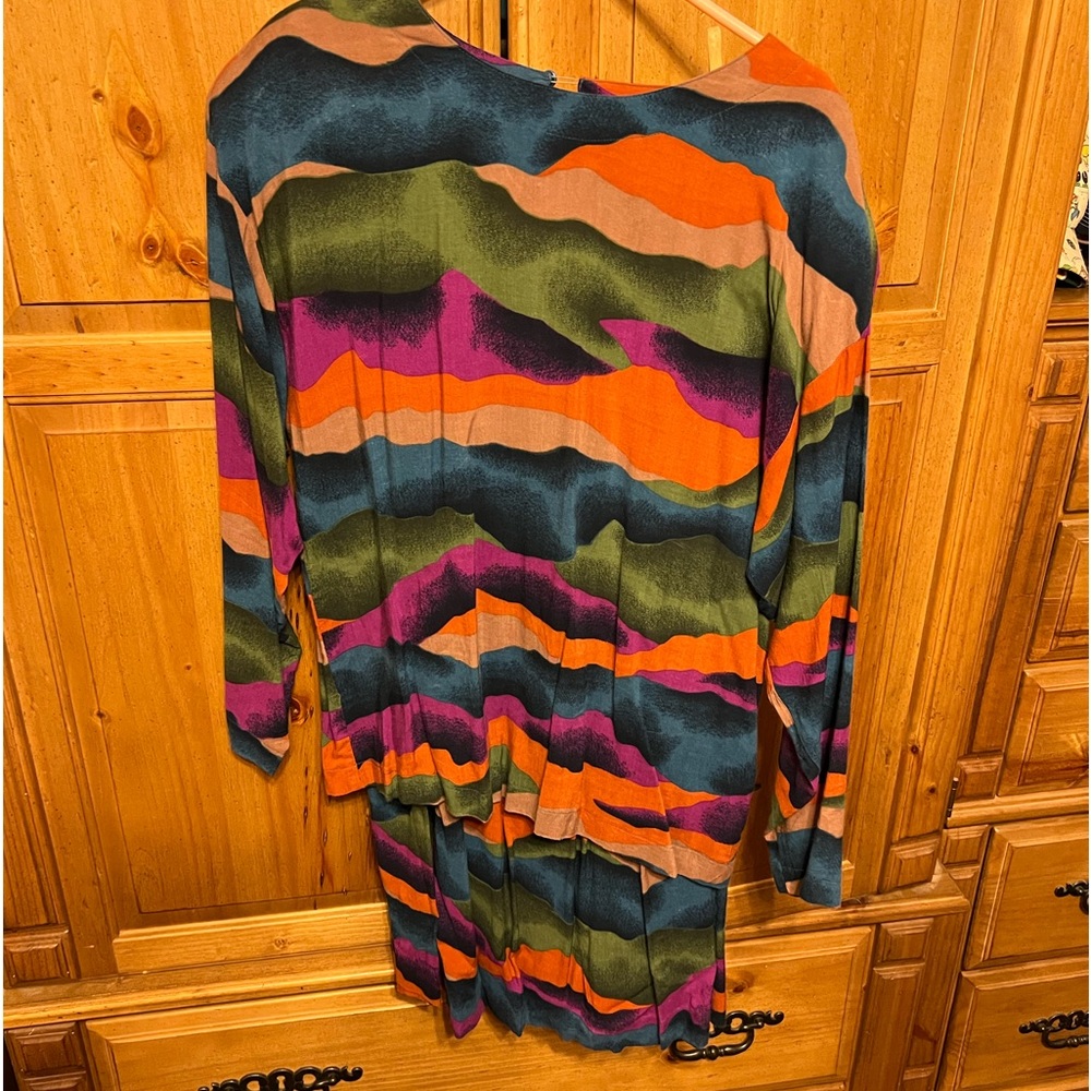 Beautifully colored matching skirt and top set , you are sure to get noticed!